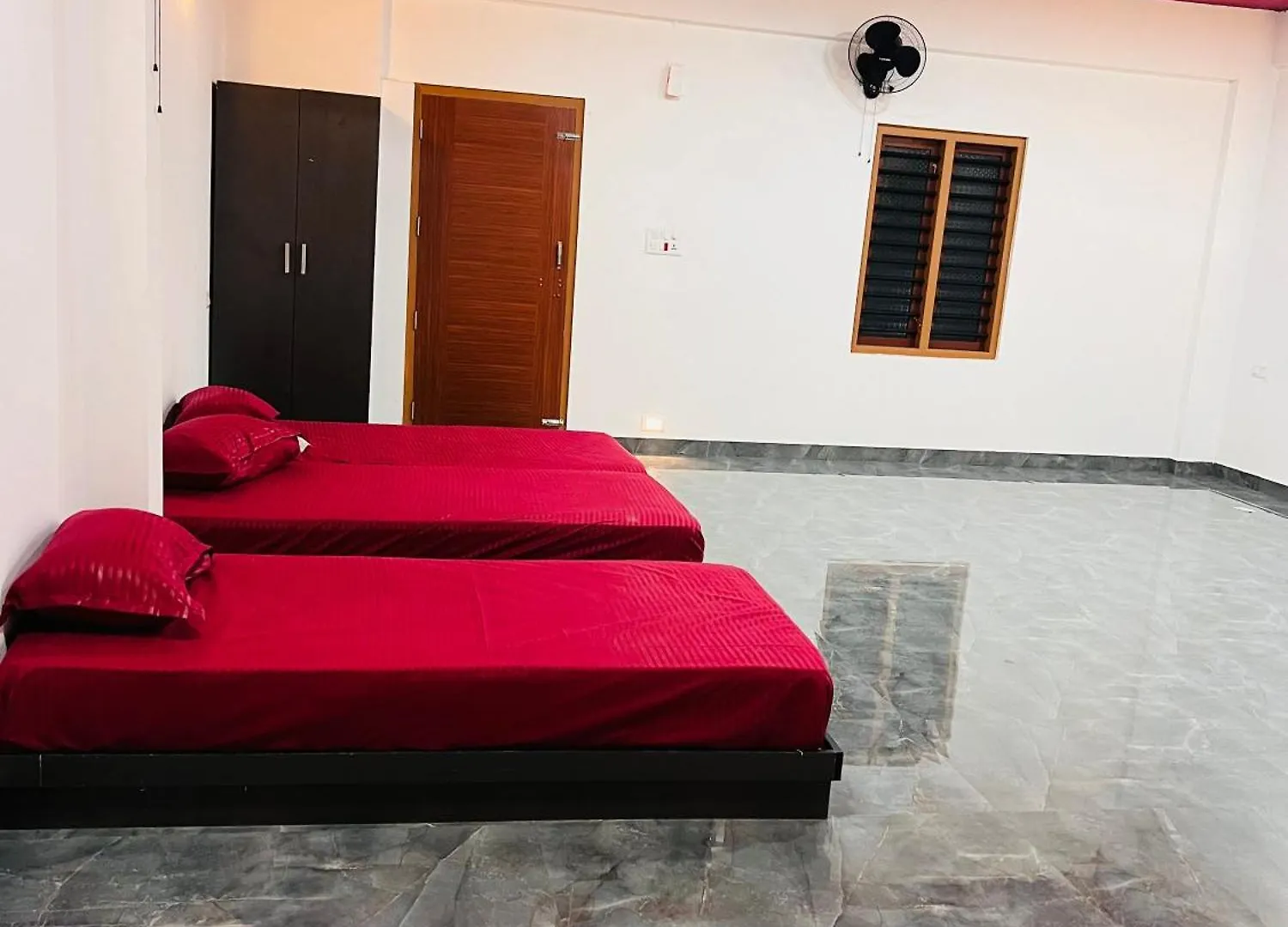 فندق Crescent Residency Padinjarathara