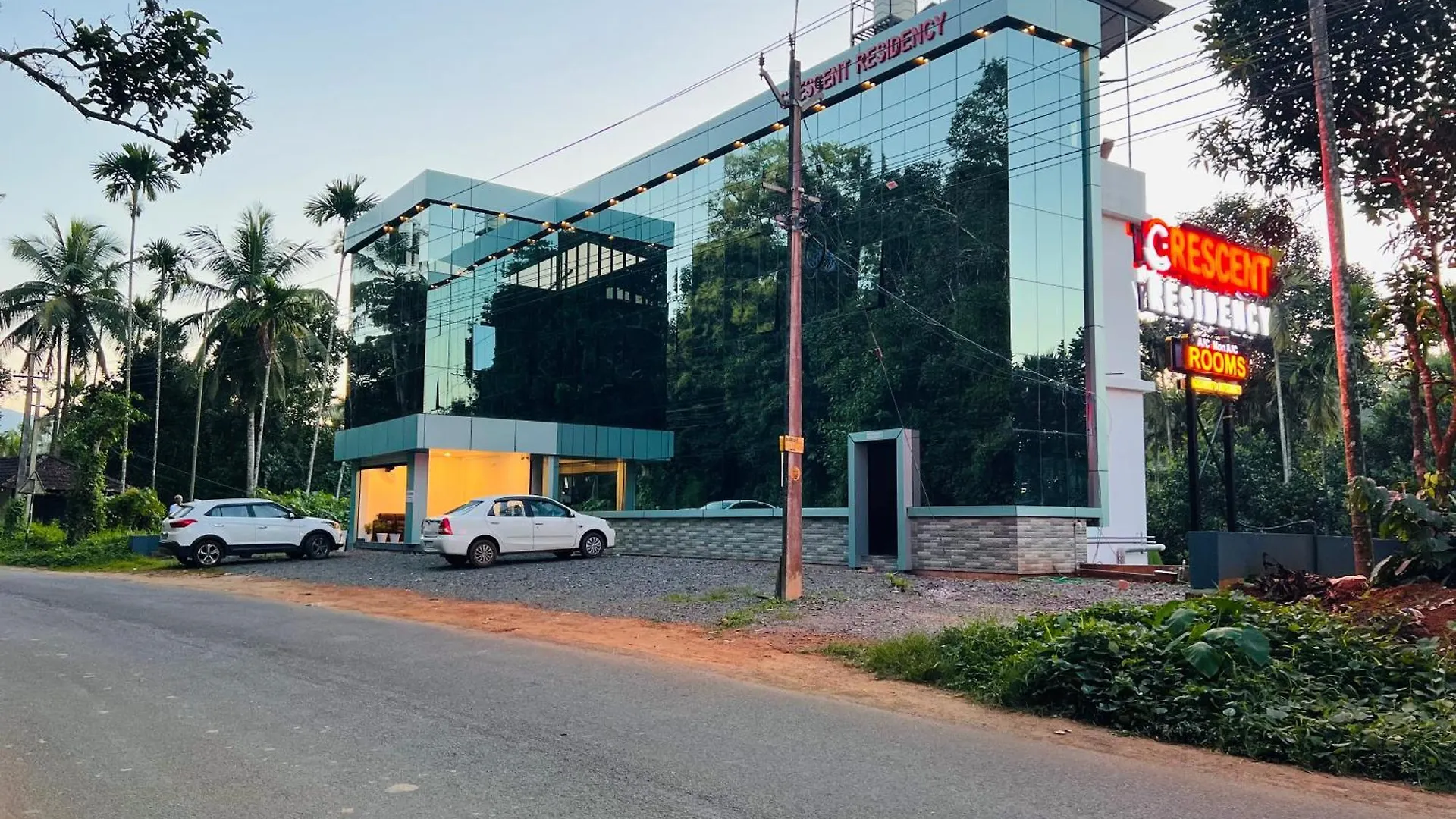 فندق Crescent Residency Padinjarathara