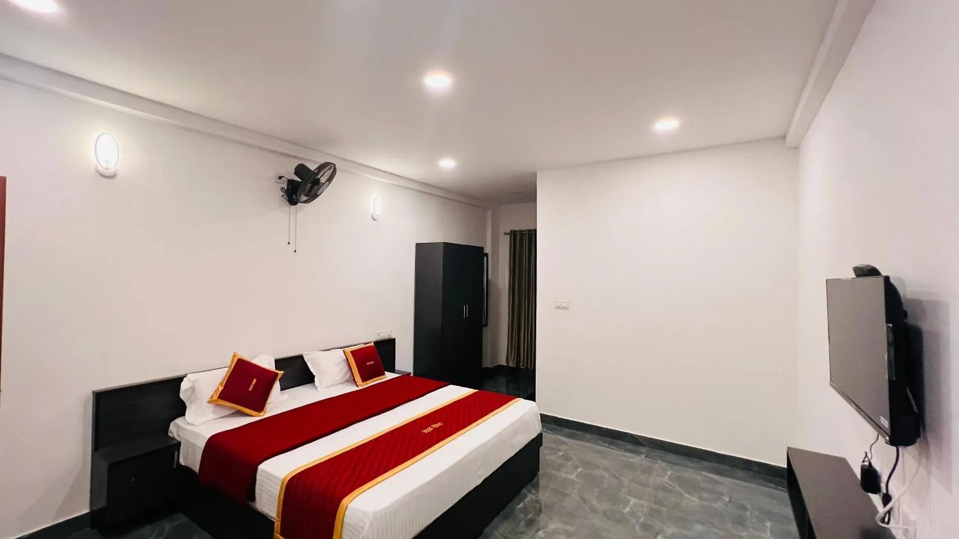 فندق Crescent Residency Padinjarathara