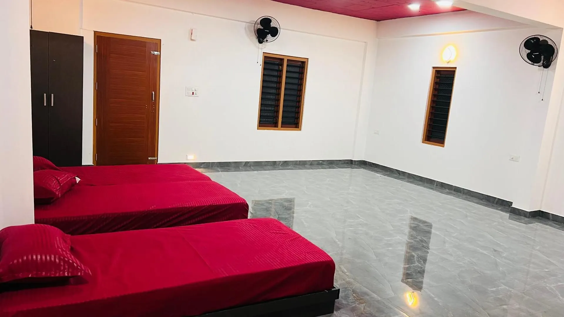 فندق Crescent Residency Padinjarathara الهند