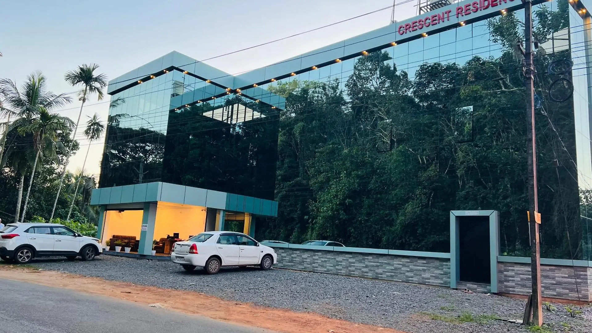 فندق Crescent Residency Padinjarathara