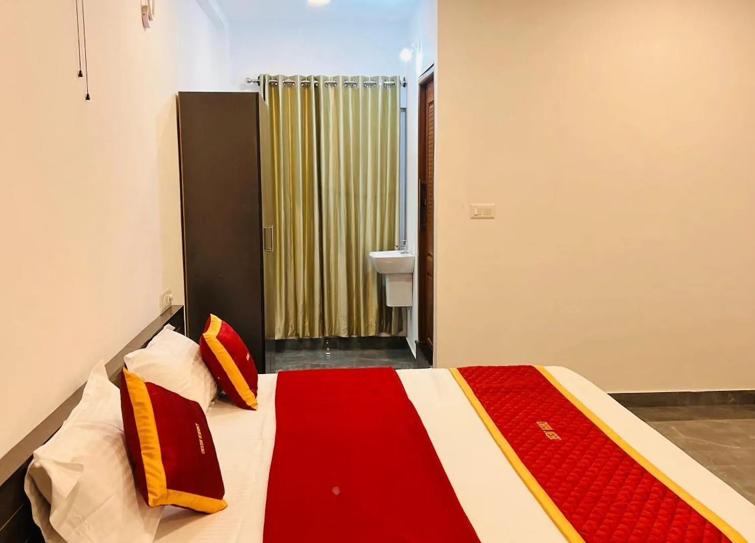 فندق Crescent Residency Padinjarathara