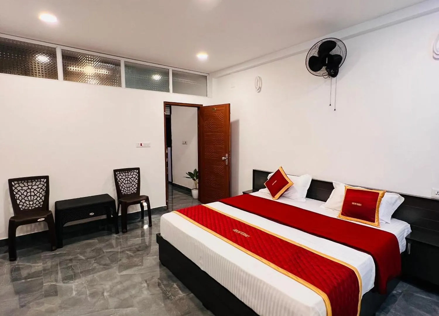 فندق Crescent Residency Padinjarathara
