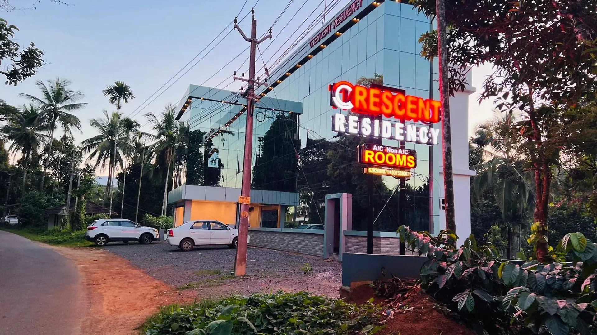 فندق Crescent Residency Padinjarathara