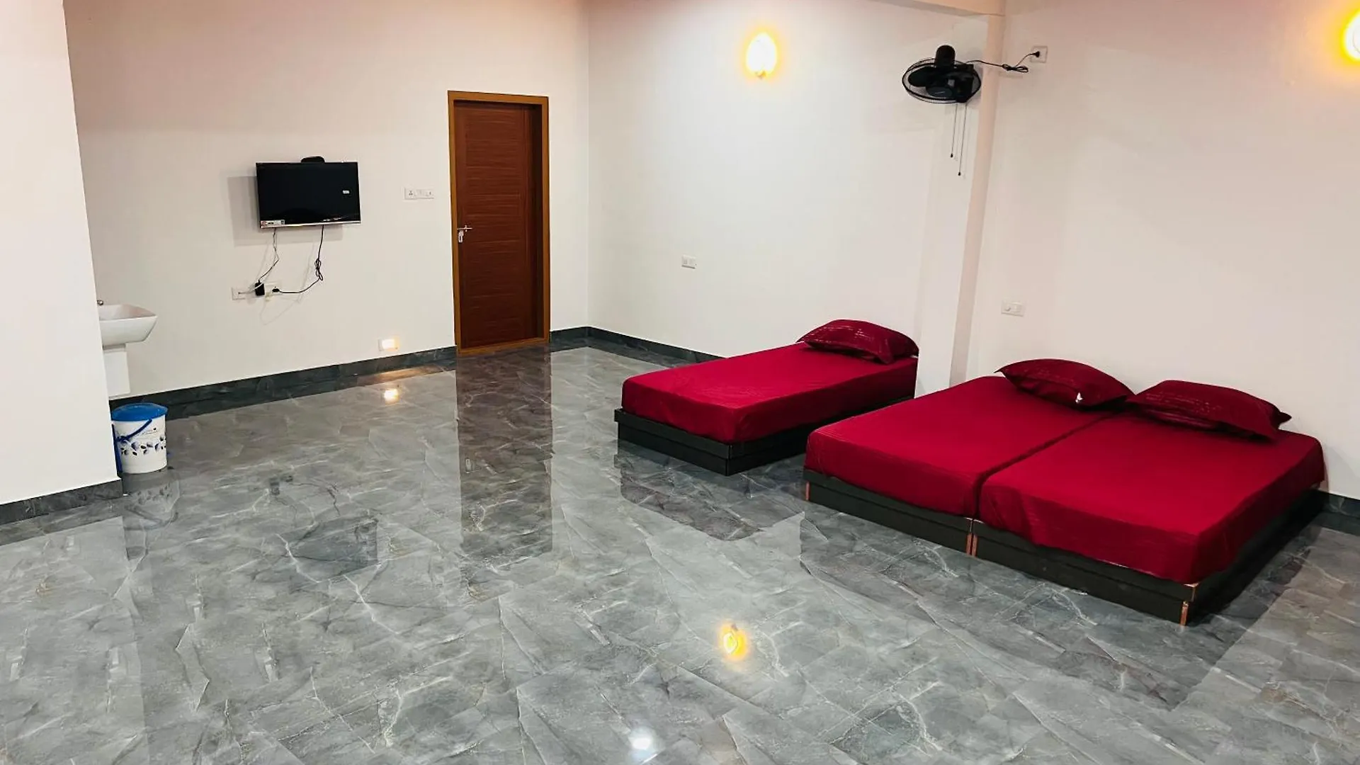 فندق Crescent Residency Padinjarathara الهند