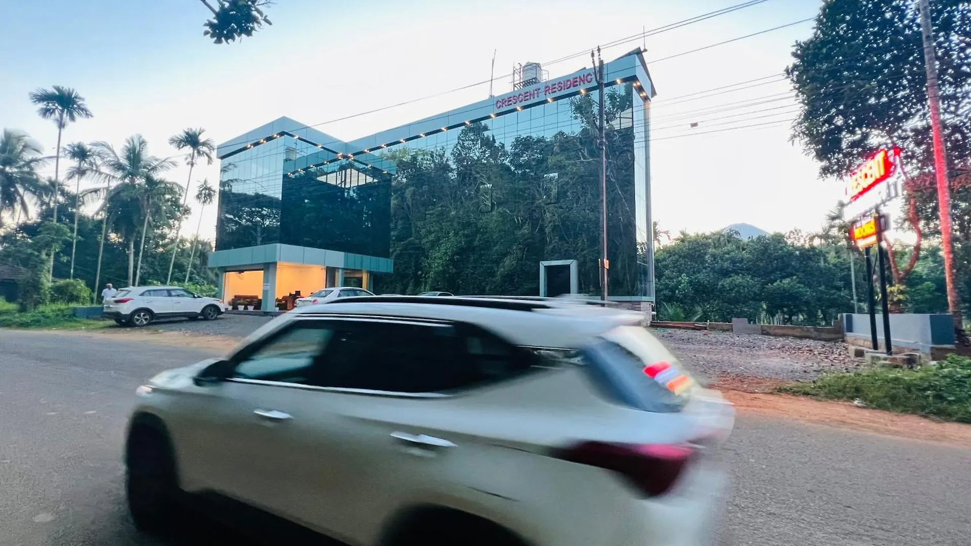 فندق Crescent Residency Padinjarathara