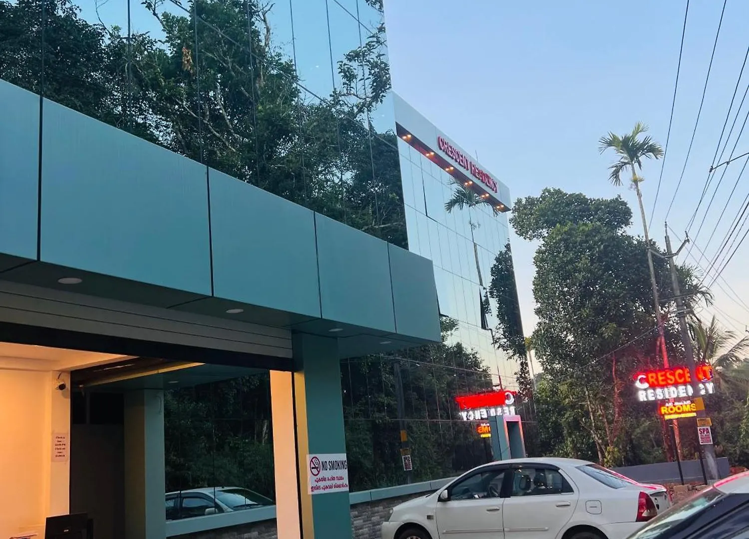 فندق Crescent Residency Padinjarathara