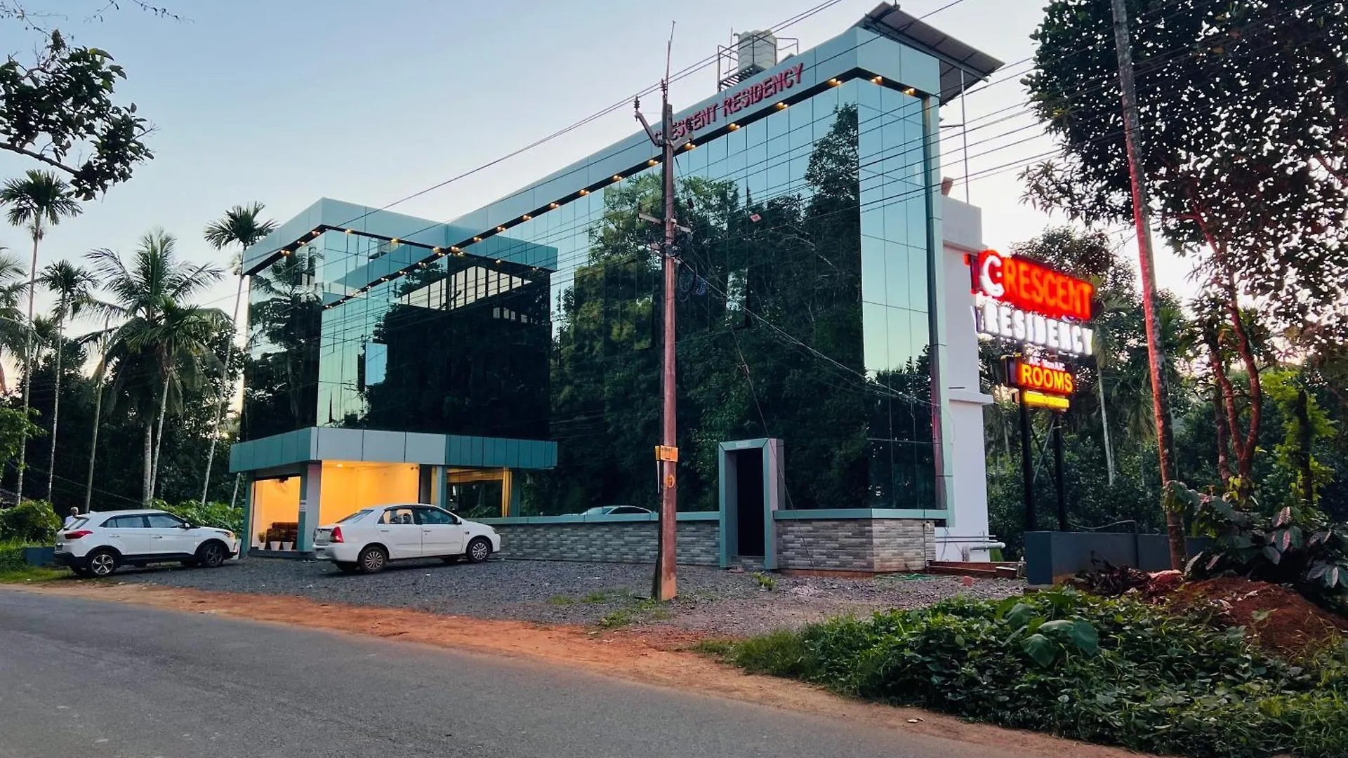 فندق Crescent Residency Padinjarathara الهند