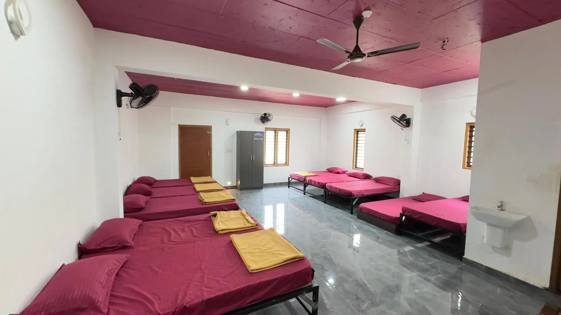 فندق Crescent Residency Padinjarathara