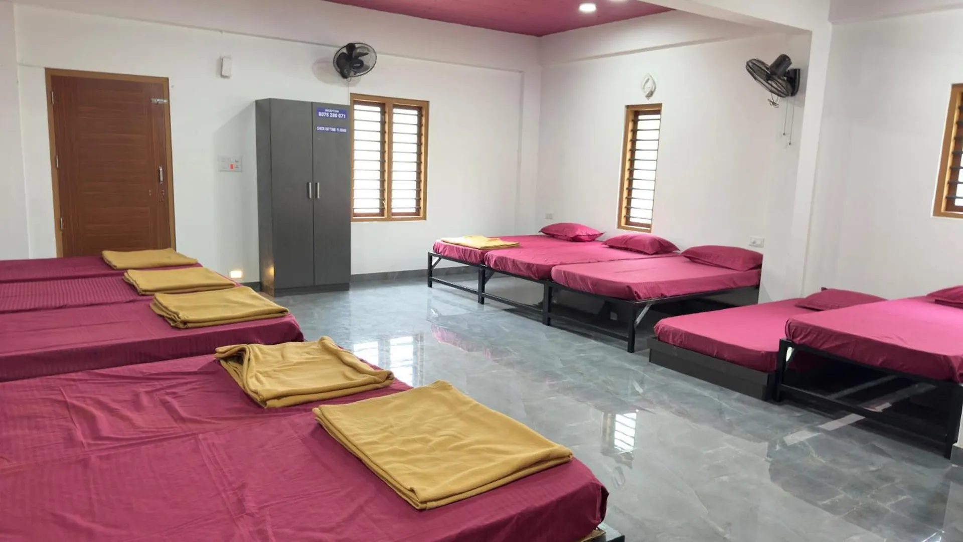 فندق Crescent Residency Padinjarathara الهند