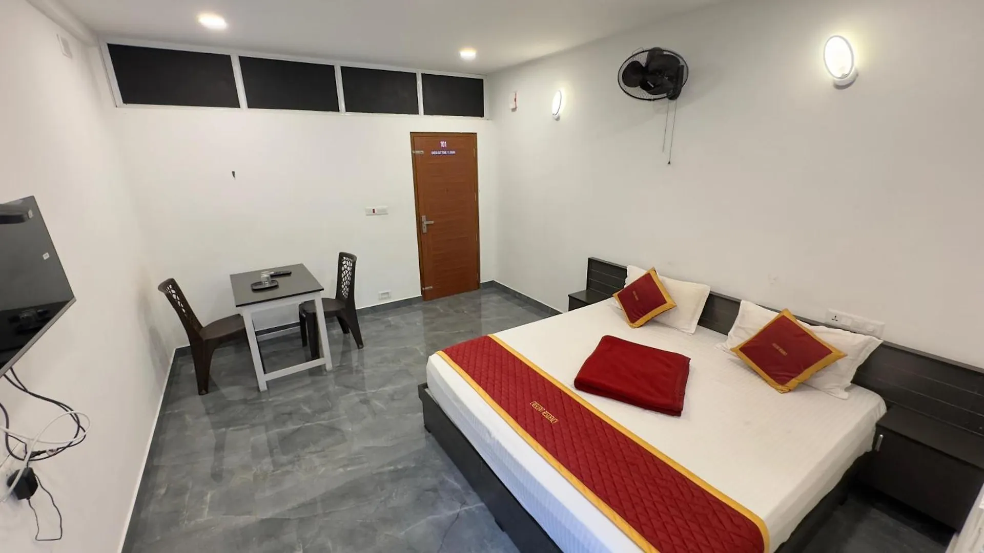 فندق Crescent Residency Padinjarathara