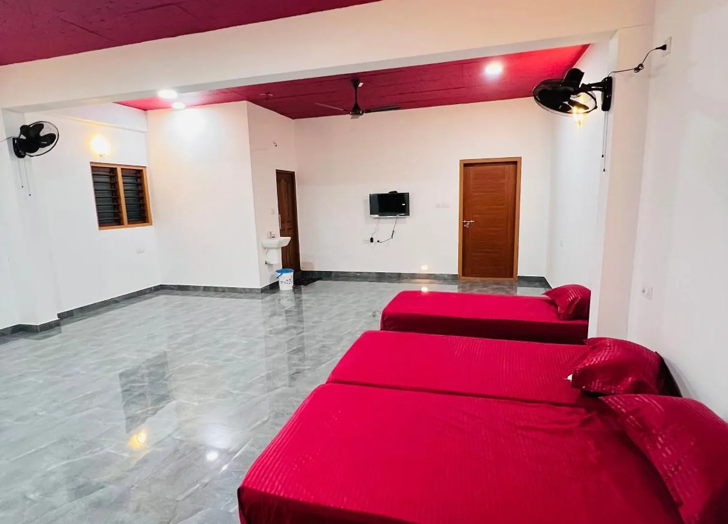 Padinjarathara Crescent Residency酒店 酒店