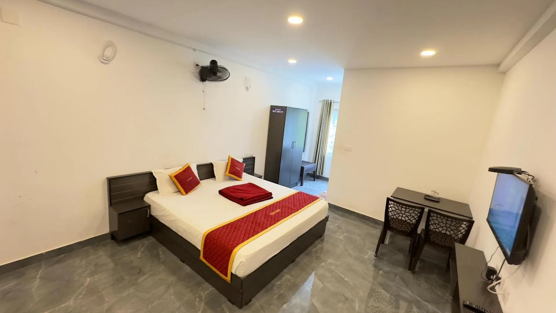 Padinjarathara Crescent Residency酒店
